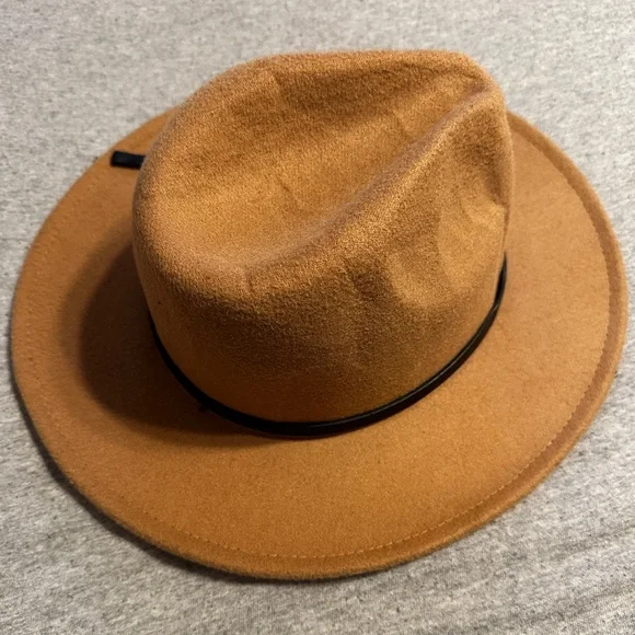 Women’s Charlotte Russe Fedora w Black Leather & Gold Metal Band, Camel, 7”x8” - Picture 4 of 6